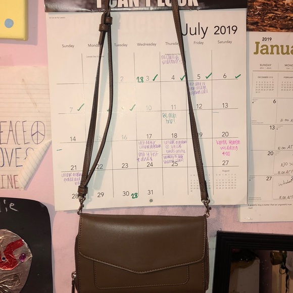 Vera Bradley Crossbody! - Picture 2 of 3